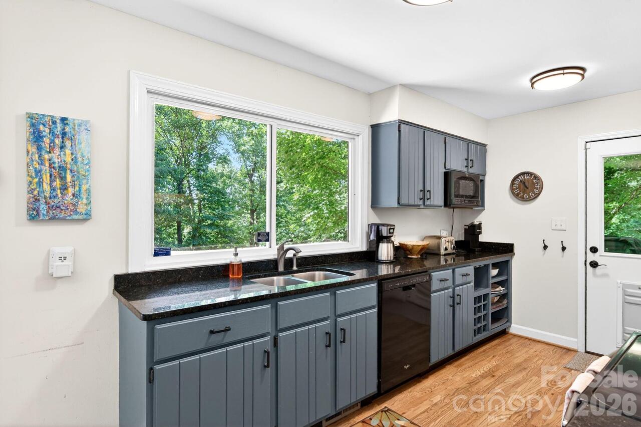 Listing Photo 8