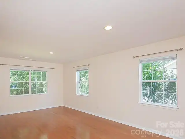 Listing Photo 6