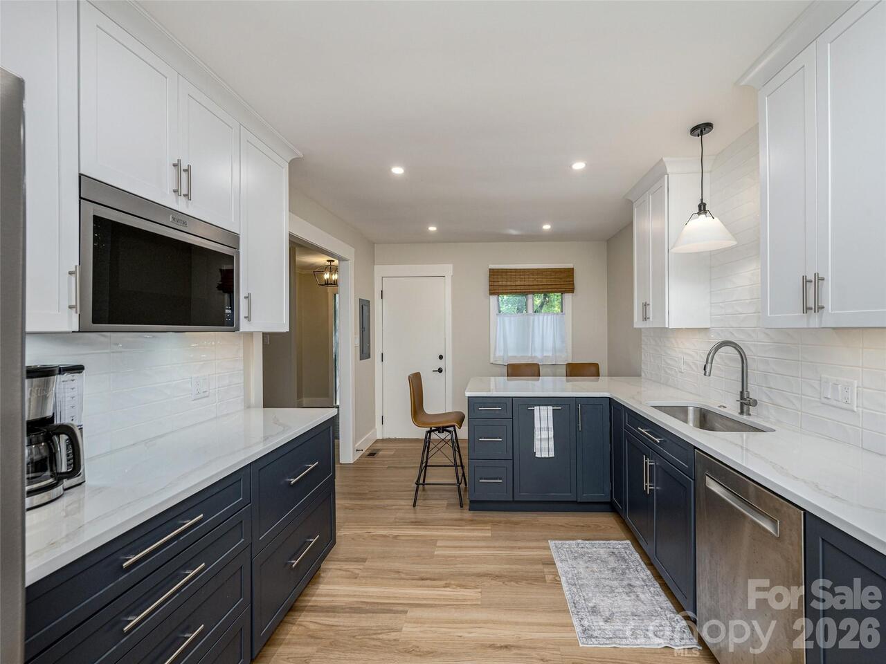Listing Photo 12