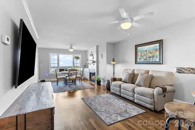 Listing Photo 10