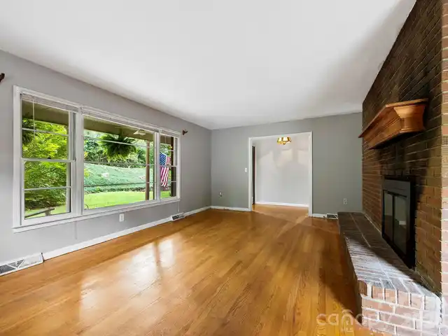 Listing Photo 8