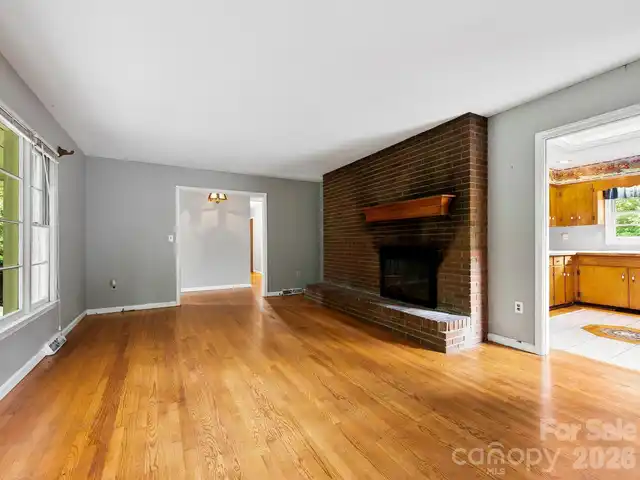 Listing Photo 9