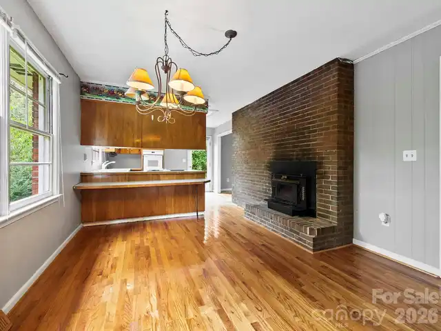 Listing Photo 12