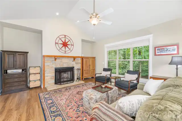 Listing Photo 6