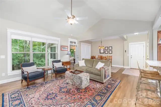 Listing Photo 8