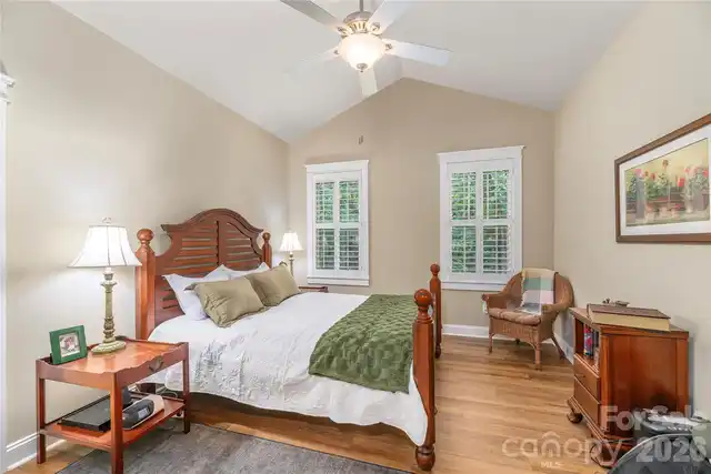 Listing Photo 16