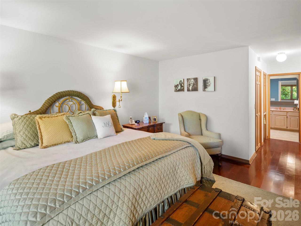 Listing Photo 12