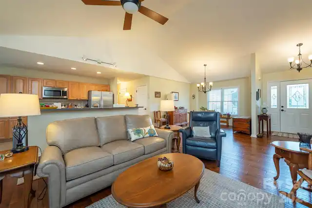 Listing Photo 8