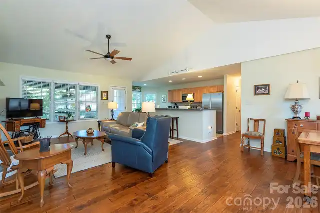 Listing Photo 10
