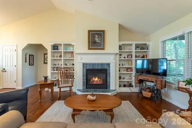 Listing Photo 12