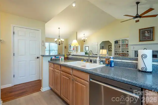 Listing Photo 16