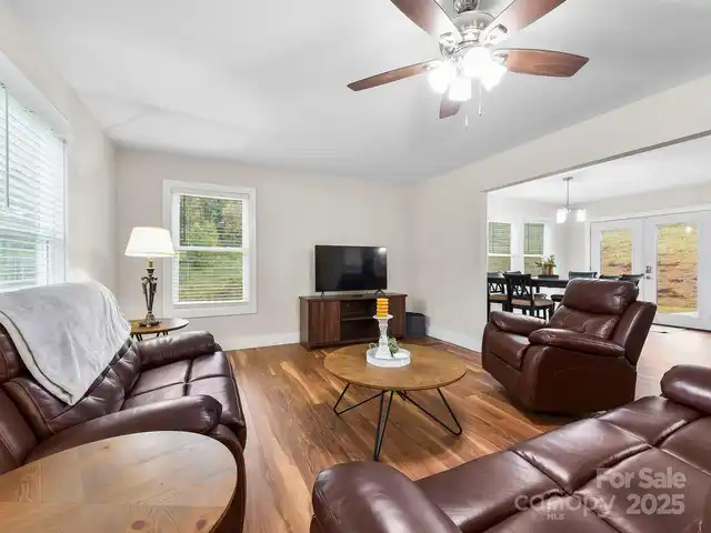Listing Photo 8