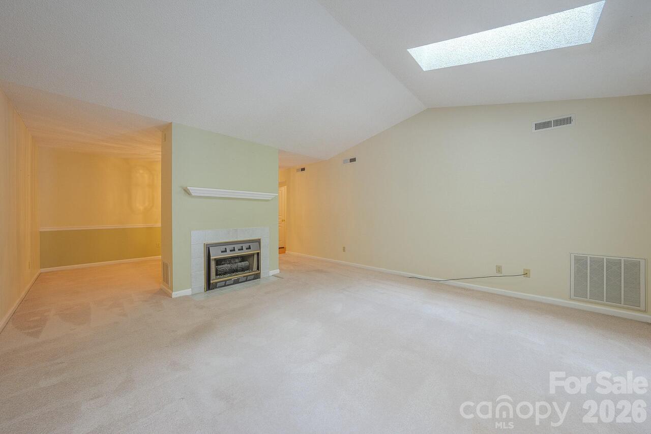 Listing Photo 14