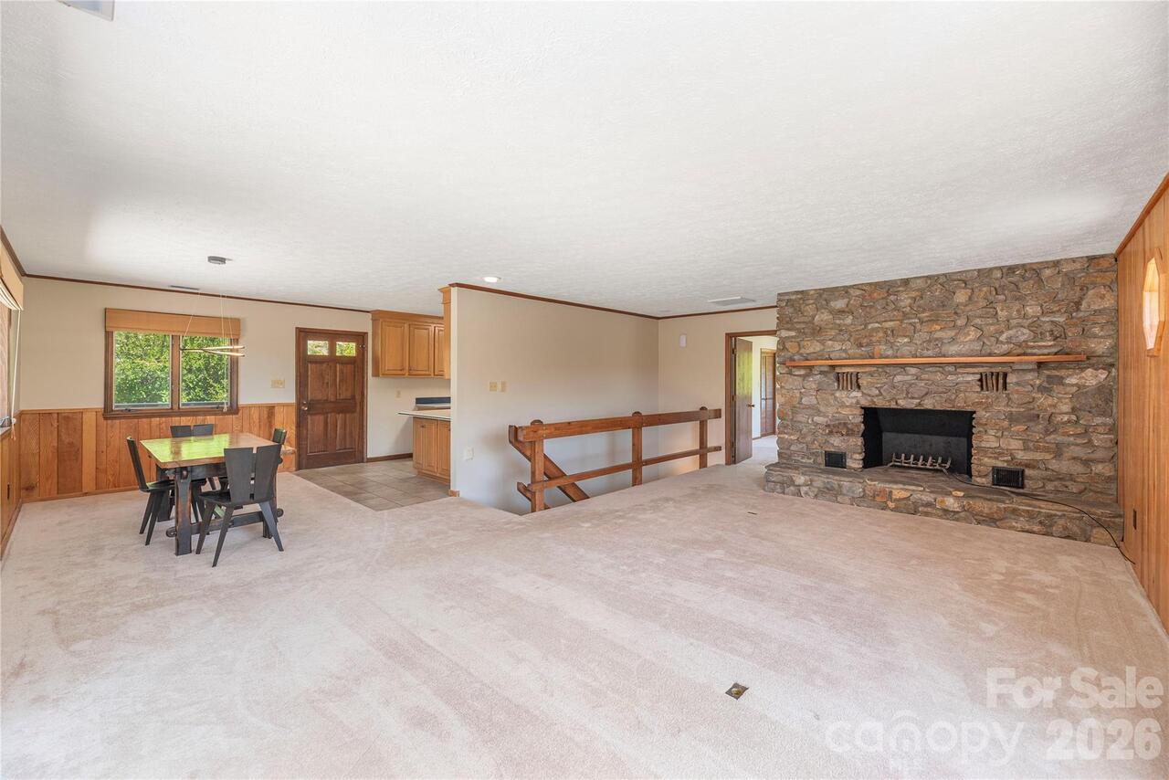 Listing Photo 12