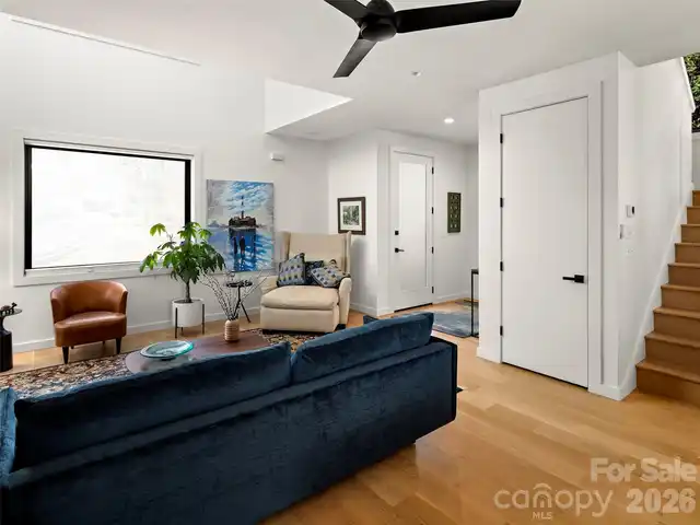 Listing Photo 8