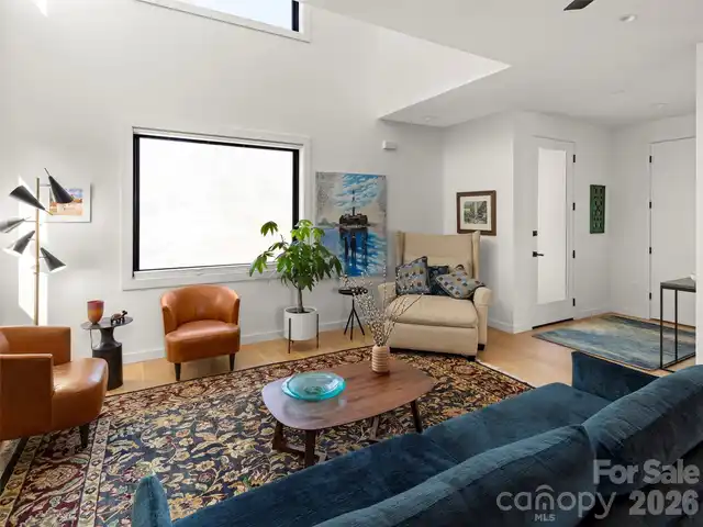 Listing Photo 9