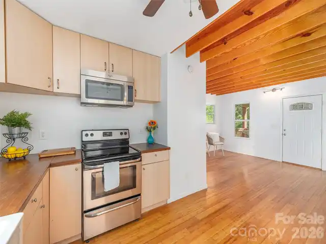 Listing Photo 8