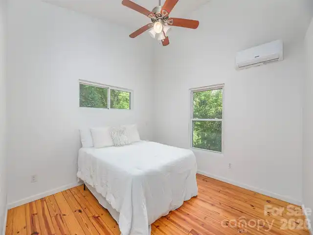 Listing Photo 11