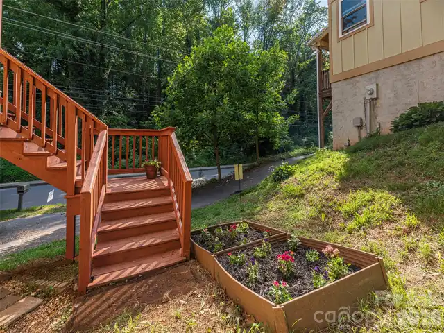Listing Photo 18