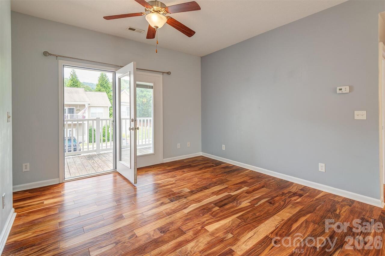 Listing Photo 10