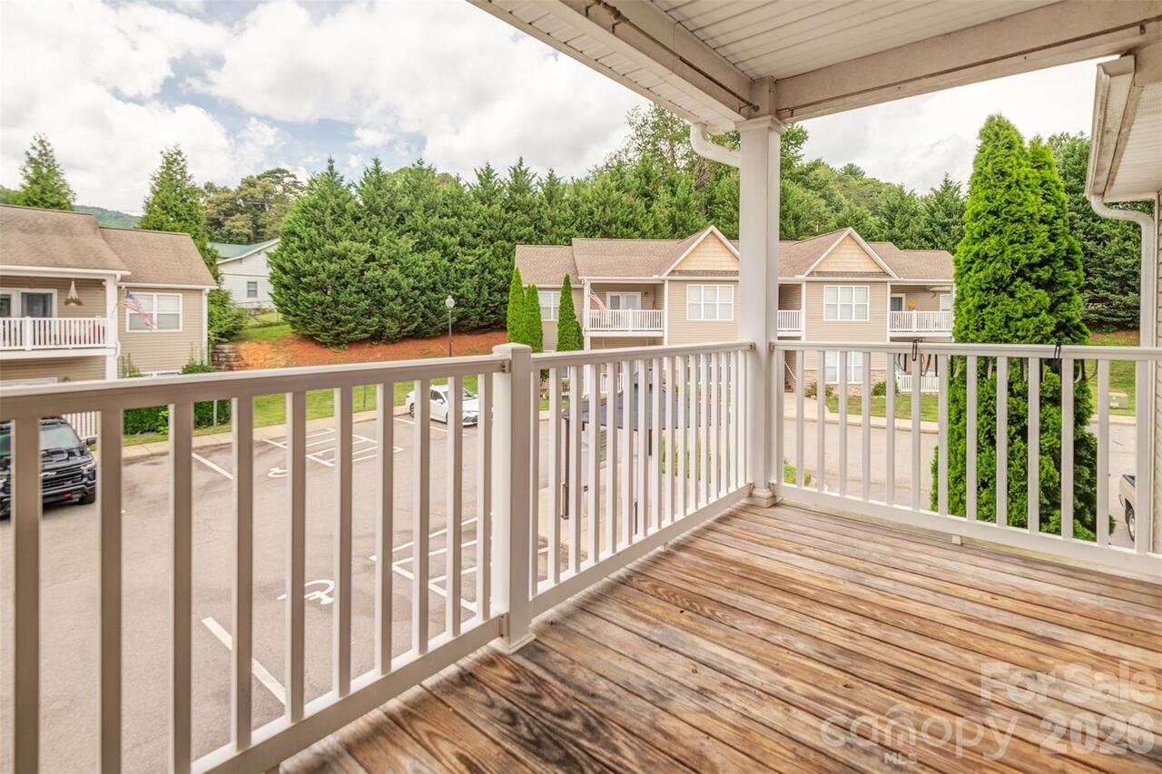 Listing Photo 11