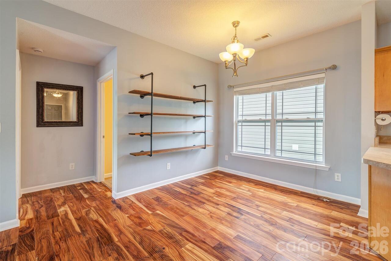 Listing Photo 12