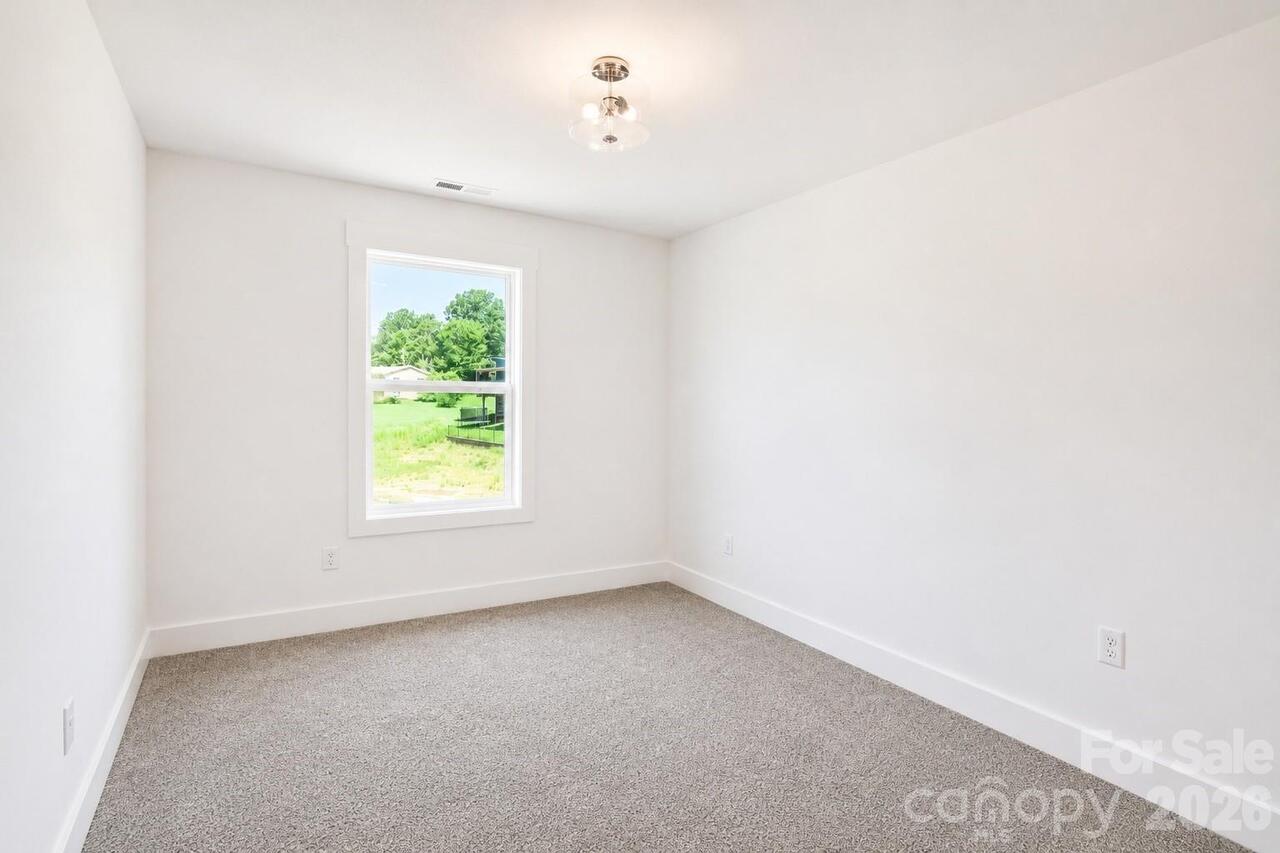 Listing Photo 14