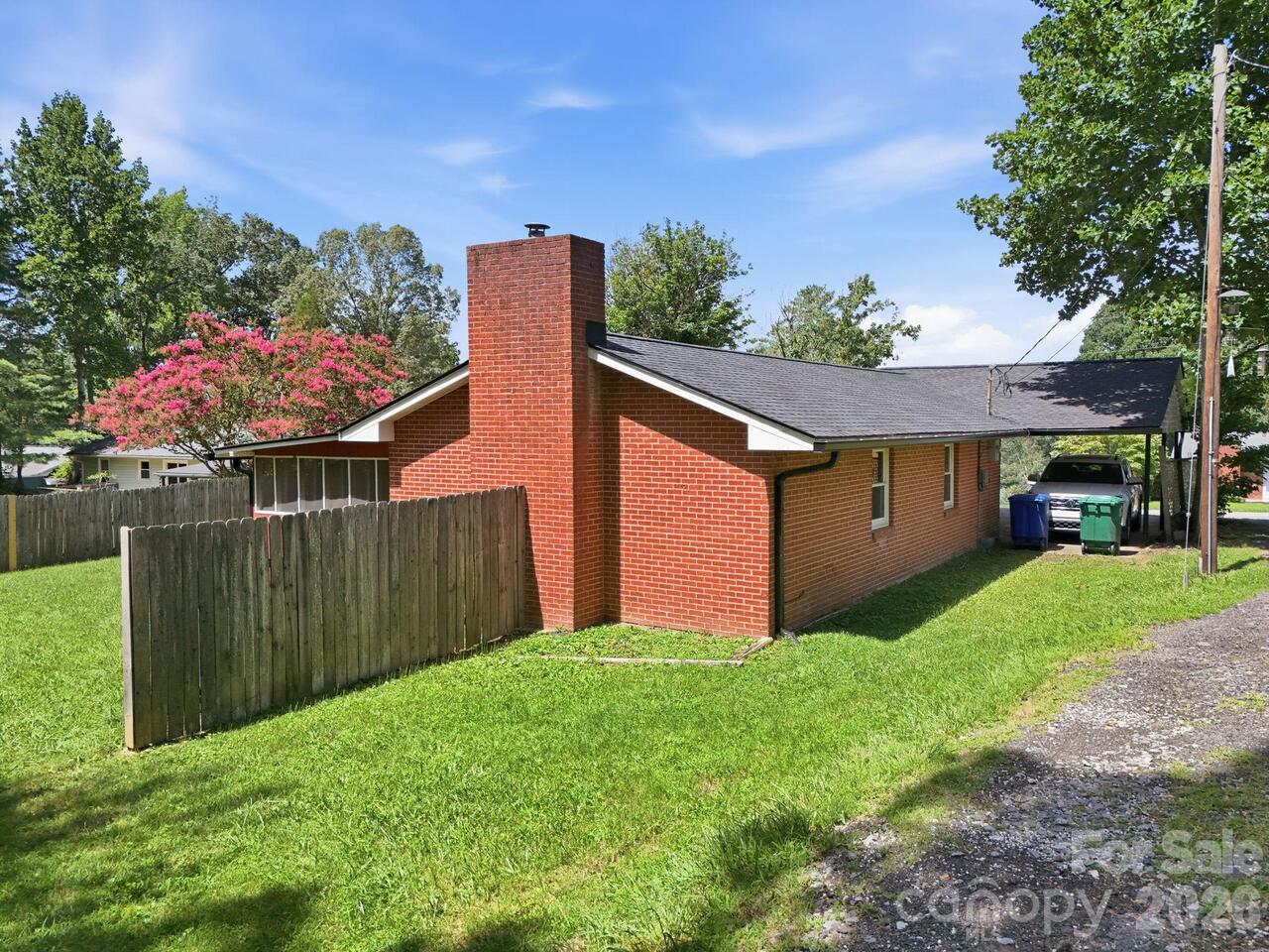 Listing Photo 9