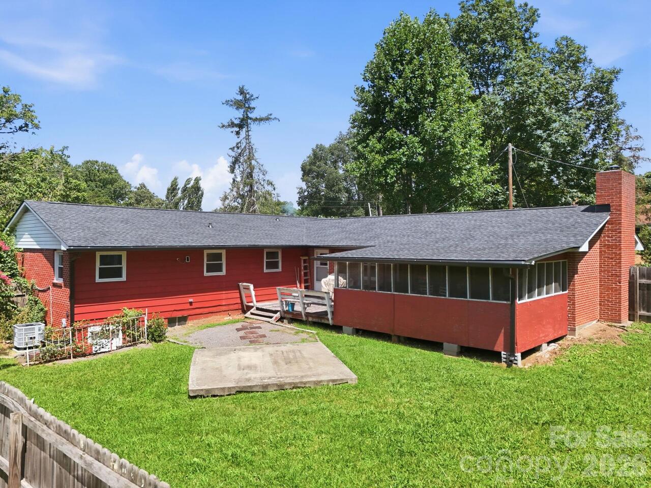 Listing Photo 11