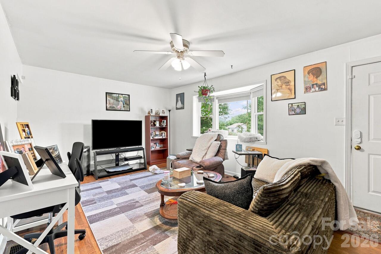 Listing Photo 12