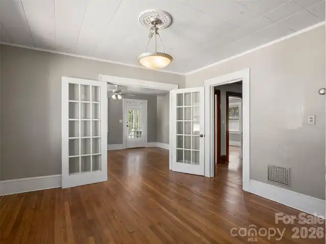 Listing Photo 8