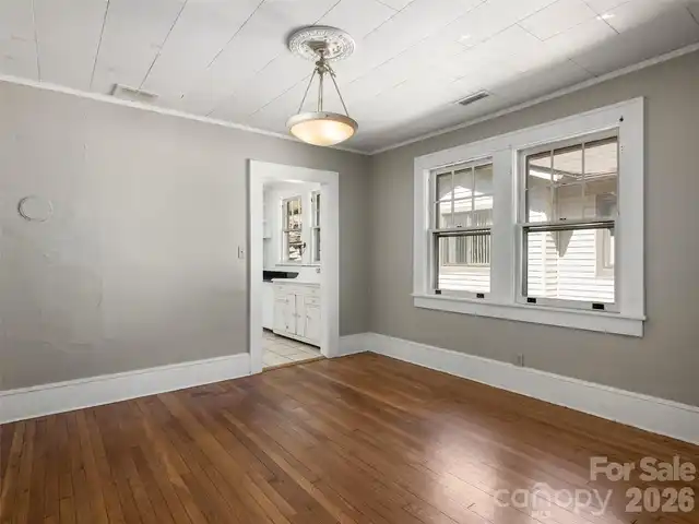 Listing Photo 9