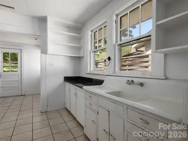 Listing Photo 10