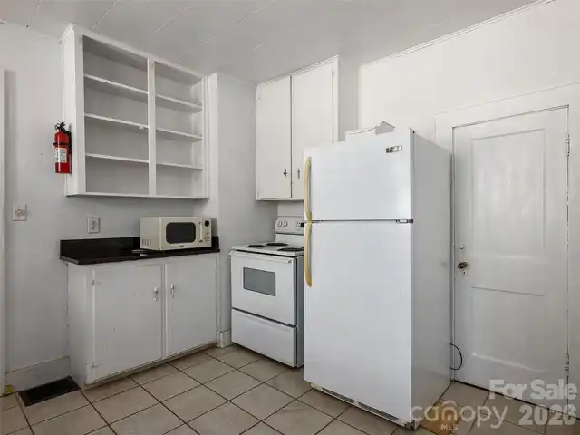 Listing Photo 11