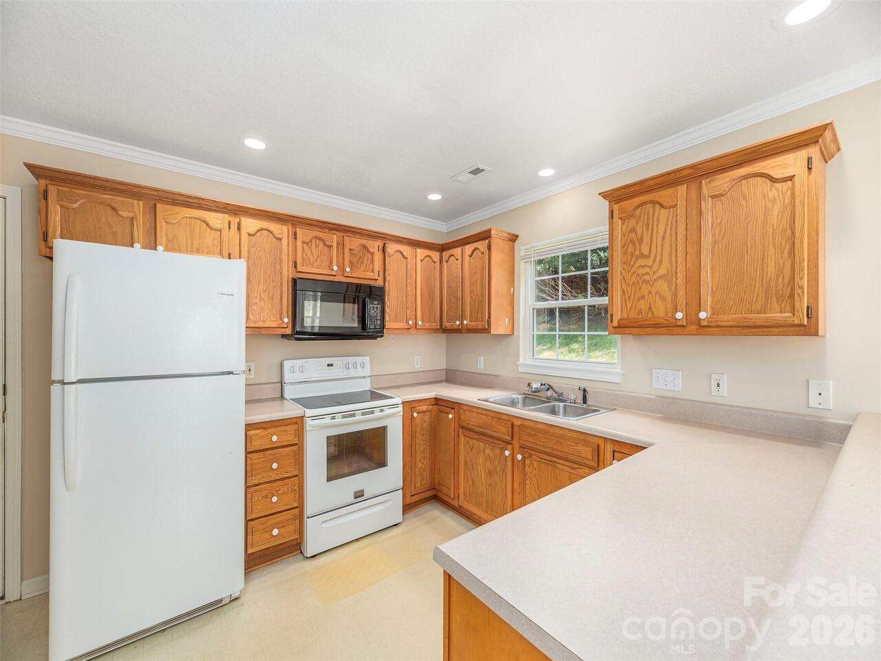 Listing Photo 14