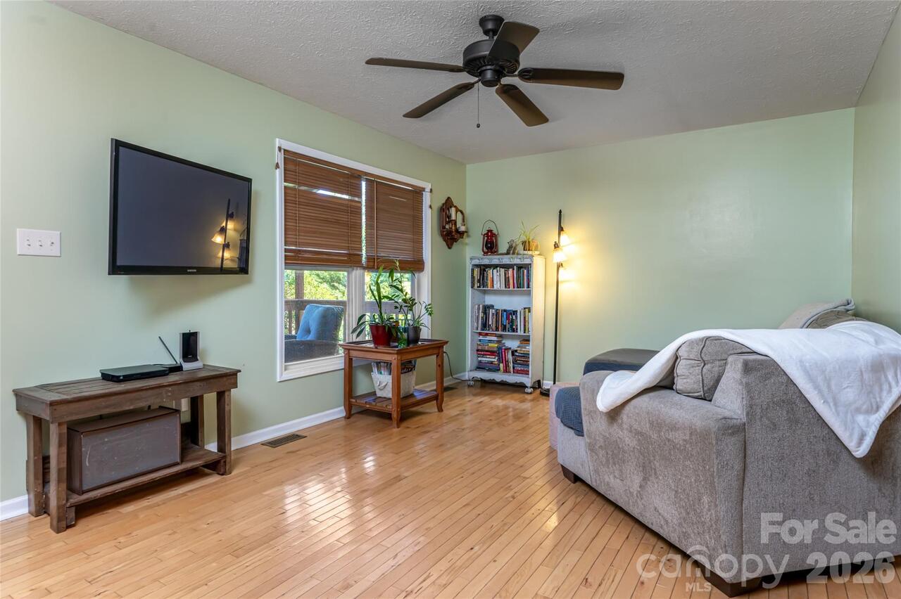 Listing Photo 6