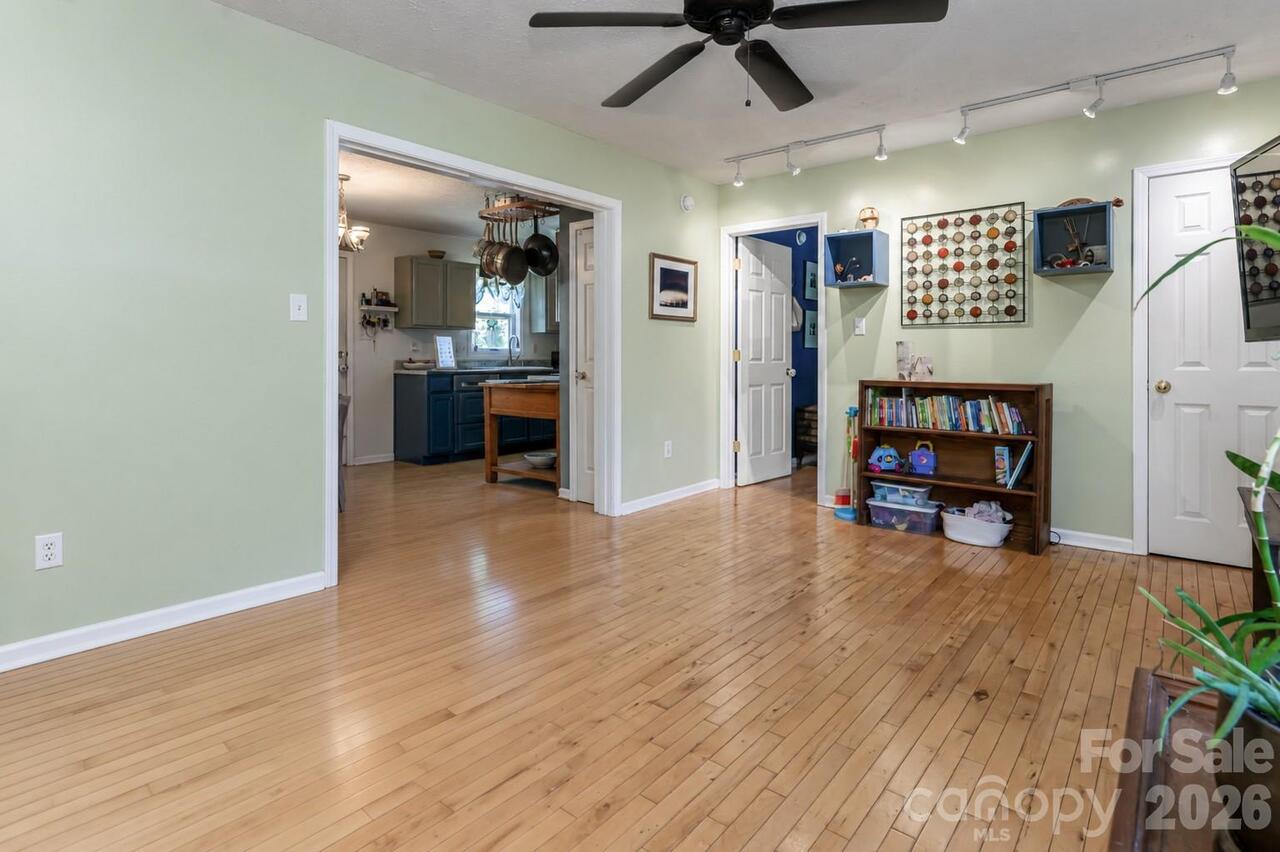 Listing Photo 8
