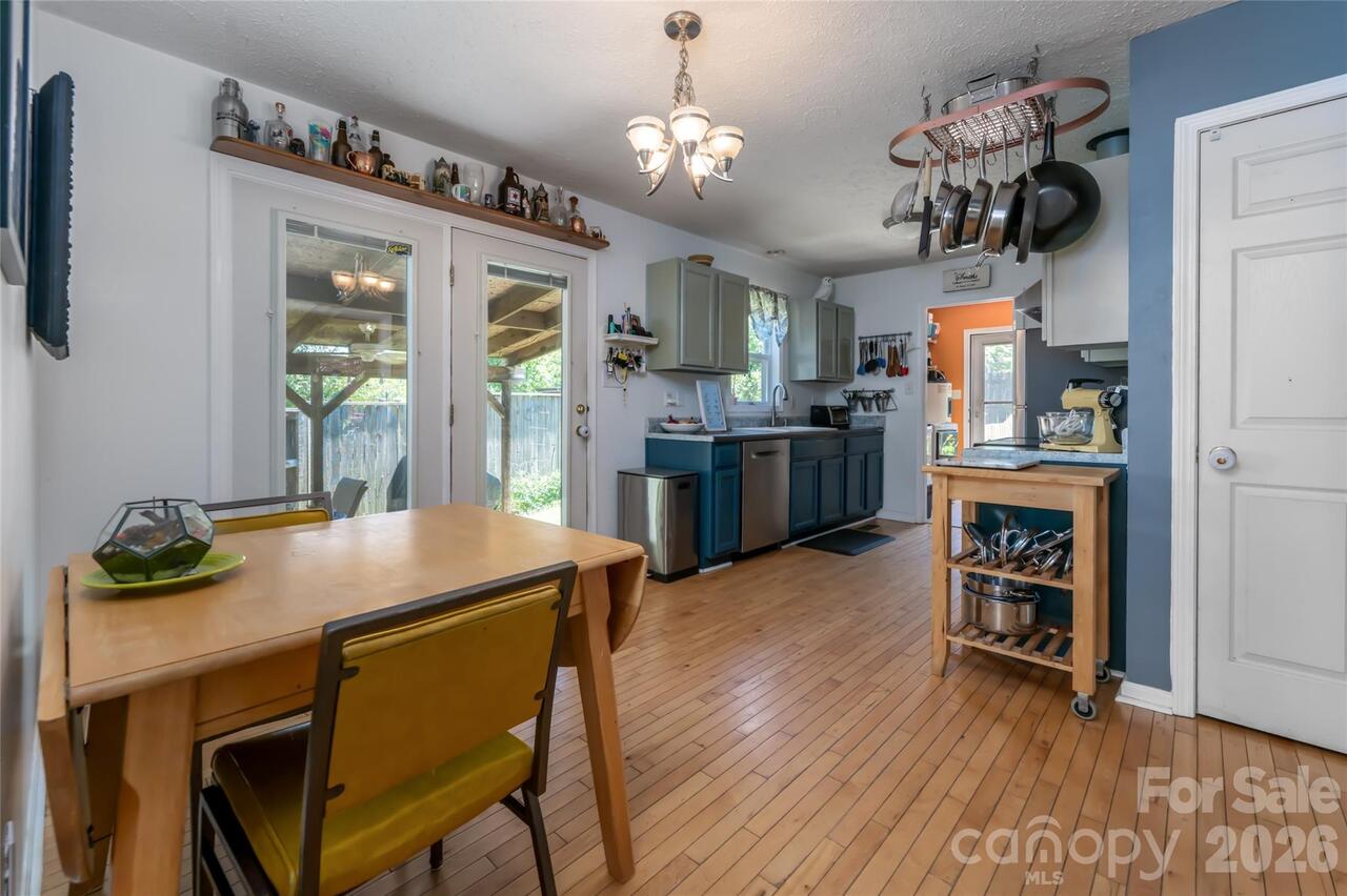 Listing Photo 11