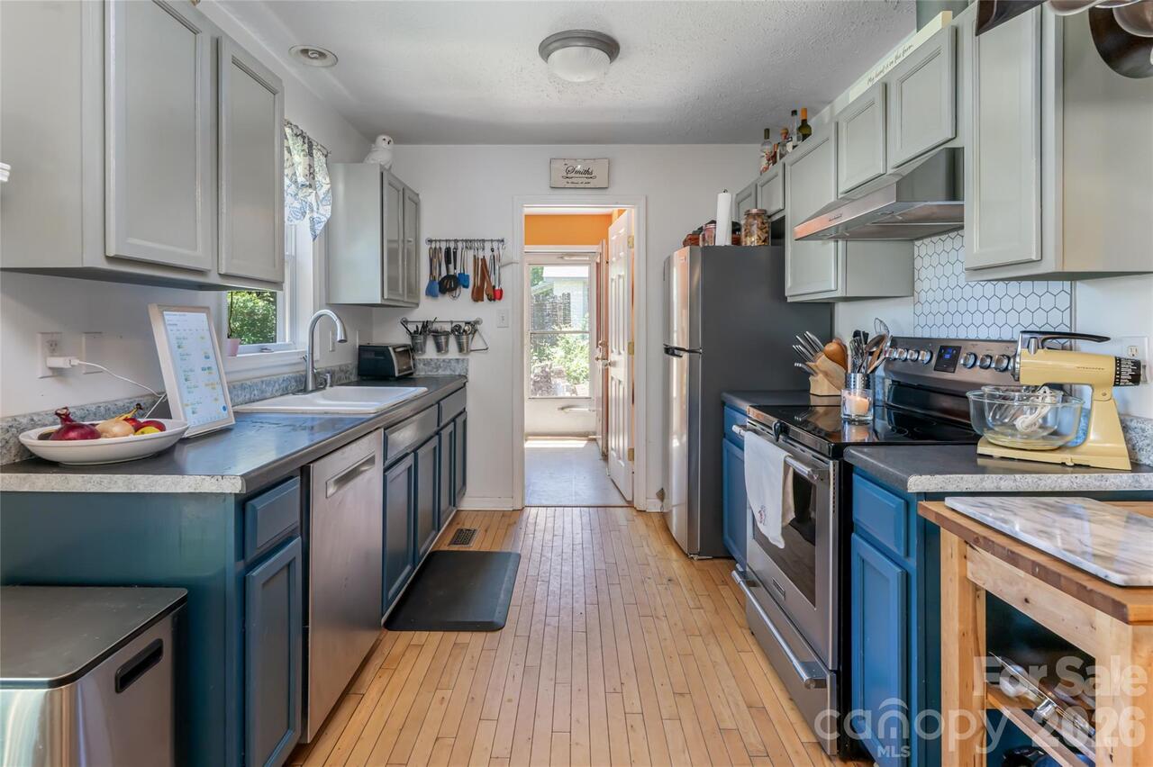 Listing Photo 12