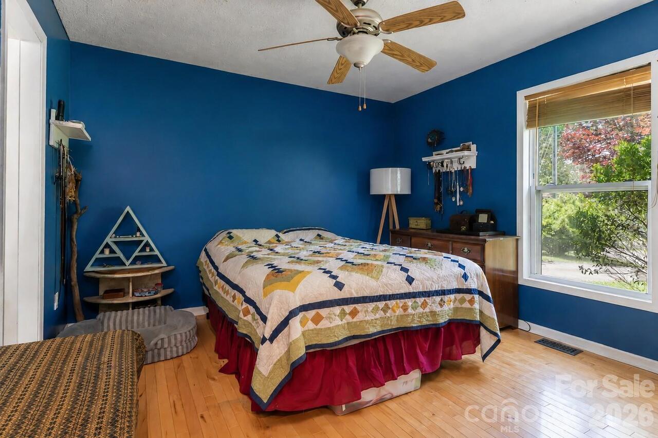 Listing Photo 16