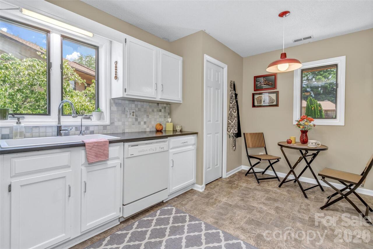 Listing Photo 10
