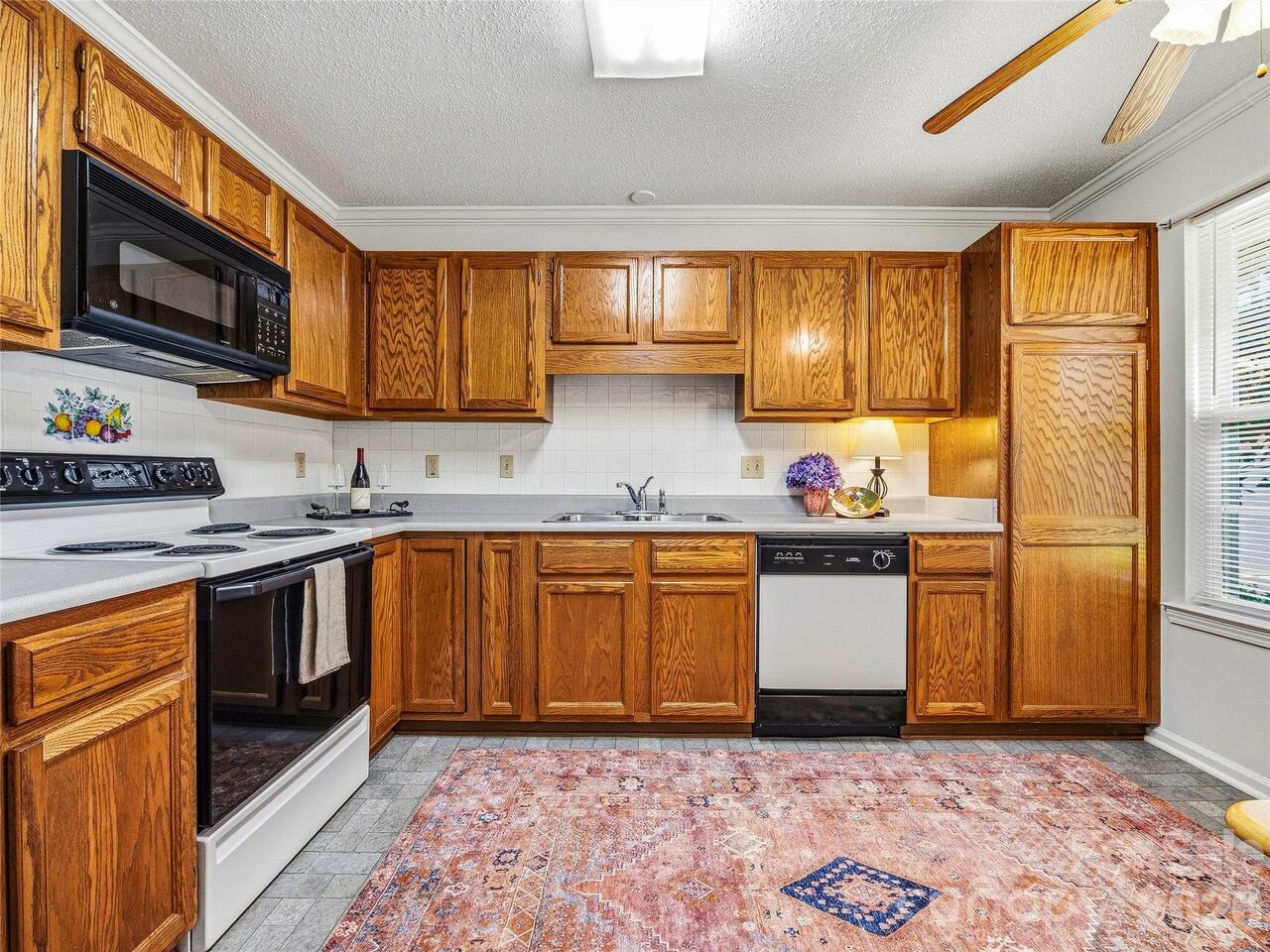 Listing Photo 8