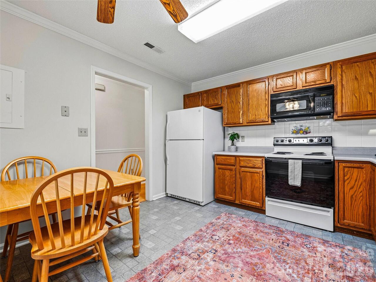 Listing Photo 9