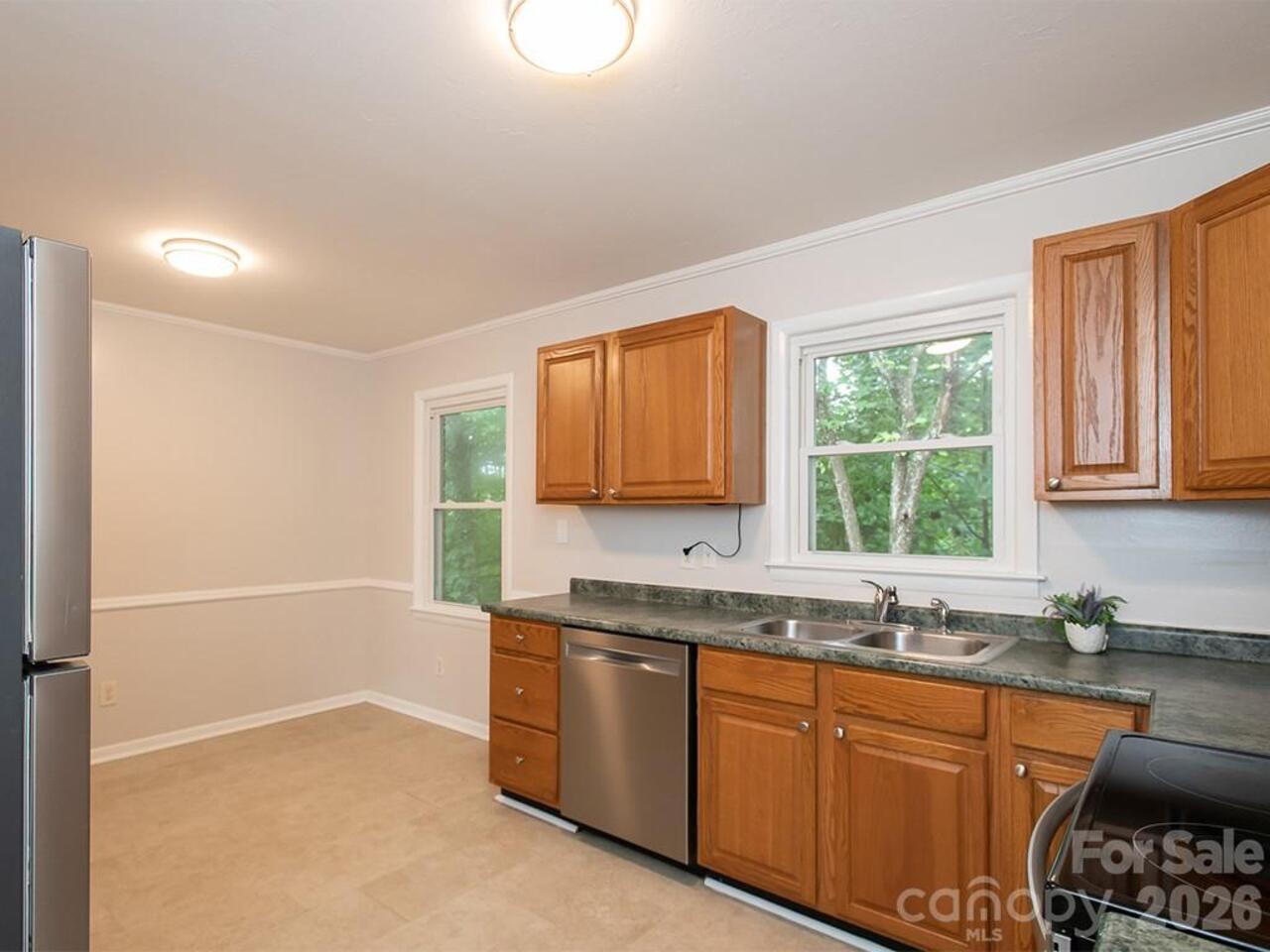 Listing Photo 12