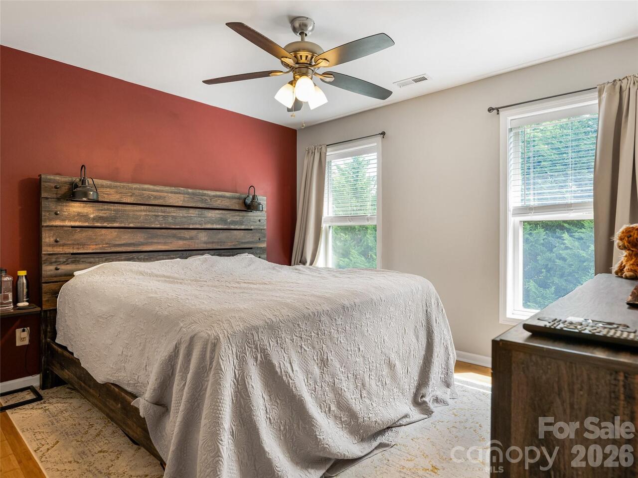 Listing Photo 12