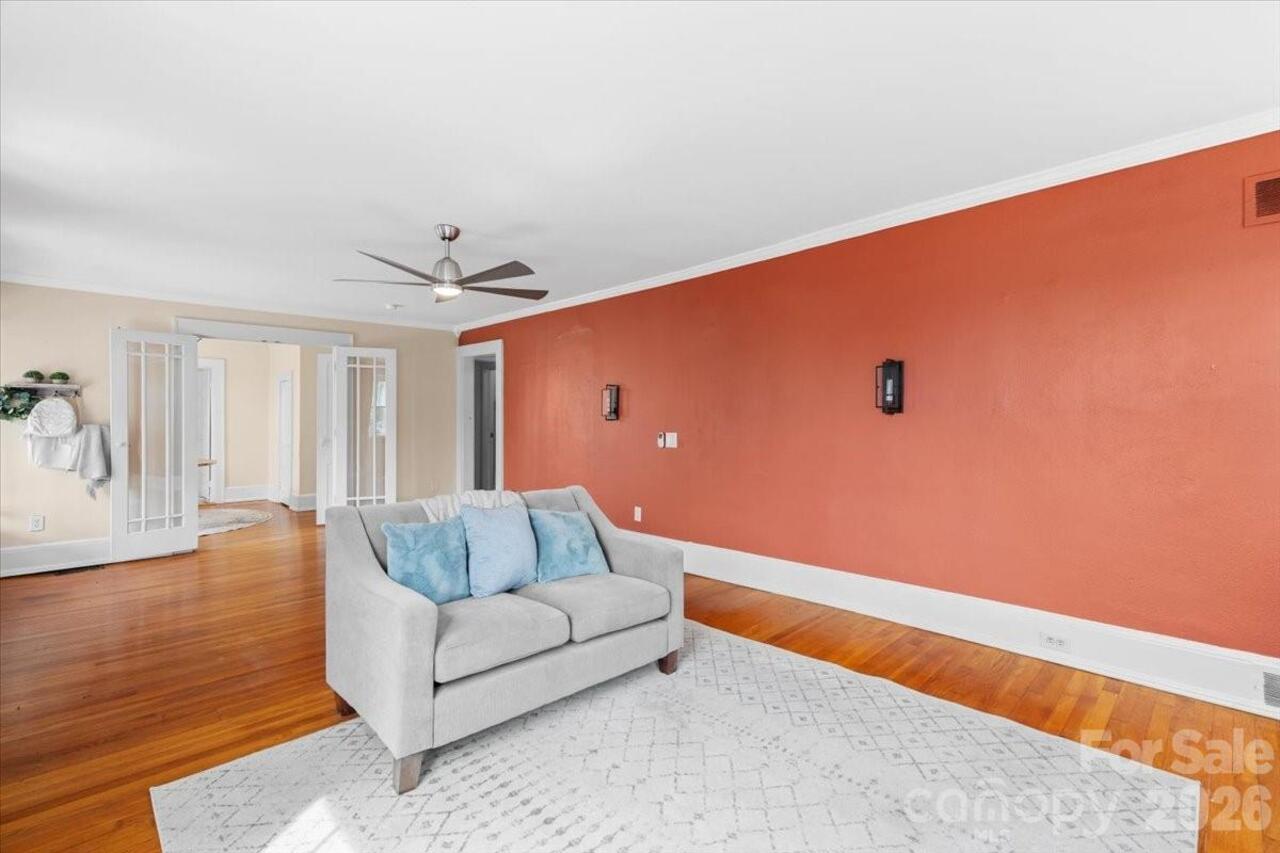 Listing Photo 8
