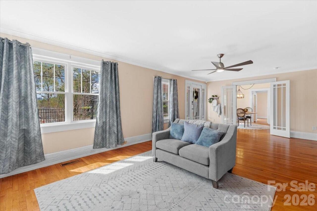 Listing Photo 9