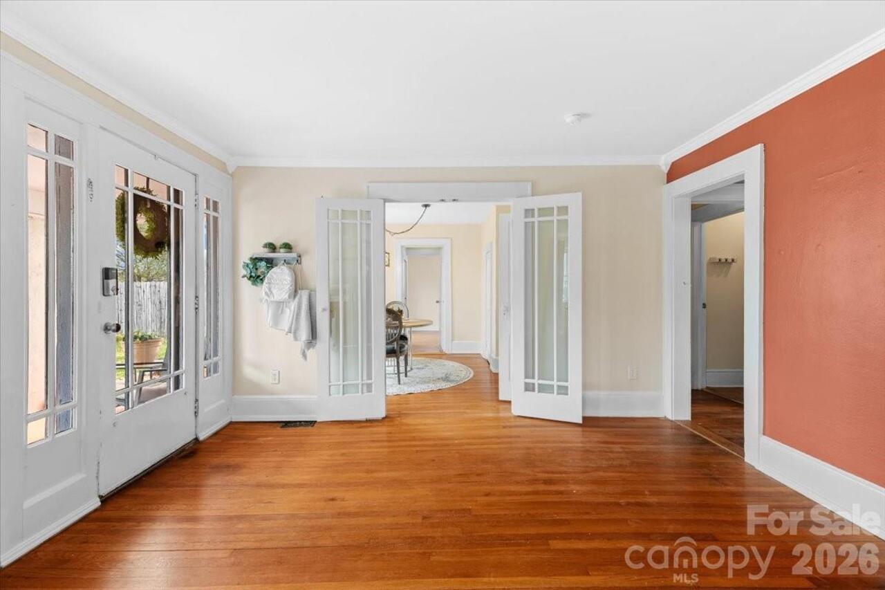 Listing Photo 10