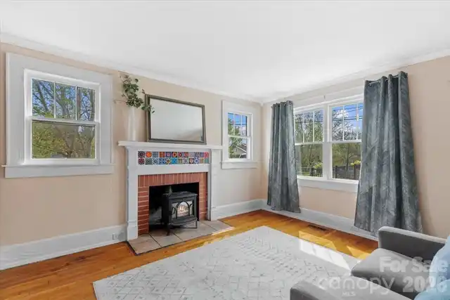 Listing Photo 8