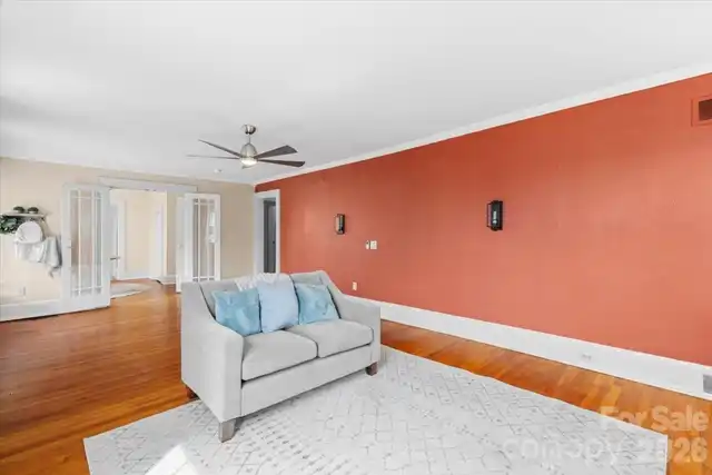 Listing Photo 9